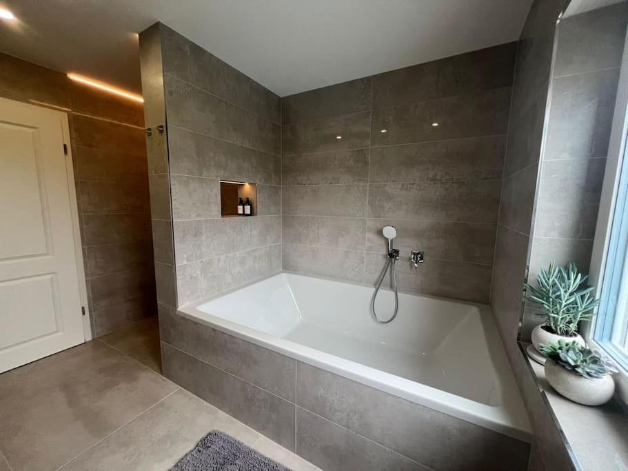Luxury Apartment Marz شواناو المظهر الخارجي الصورة